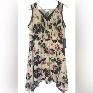 NWT Simply Vera Vera Wang Floral Sleeveless Asymetrical Hem Fit&Flare PL
